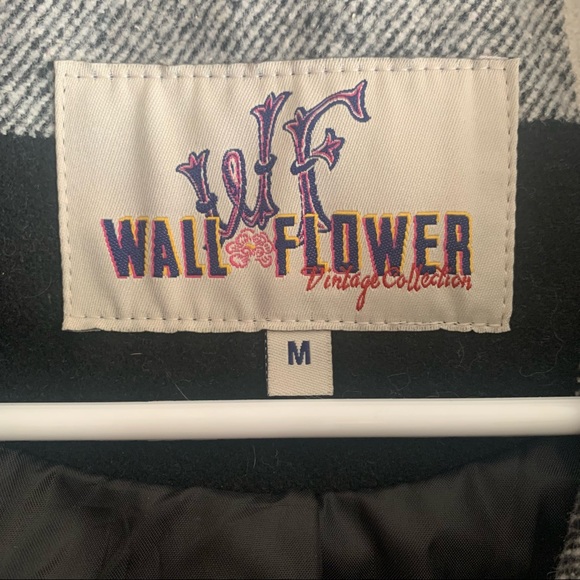 B&W hooded coat, Size M - Picture 4 of 4